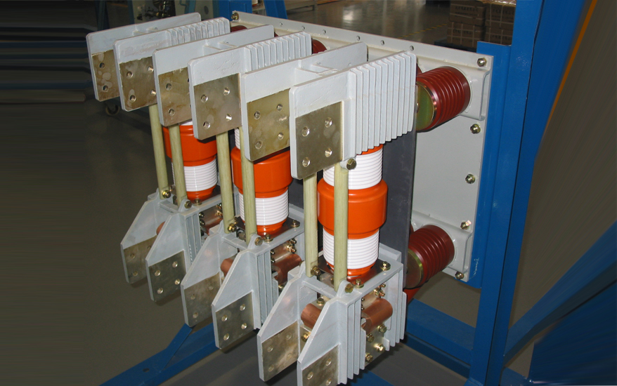 ZN105-12/T5000-63型發(fā)電機(jī)保護(hù)開關(guān)